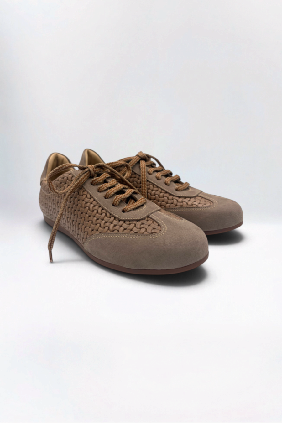 Zinnia Trainer Winter Taupe
