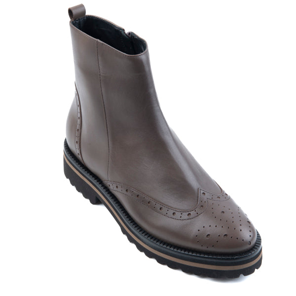 Kamik store chelsea boots